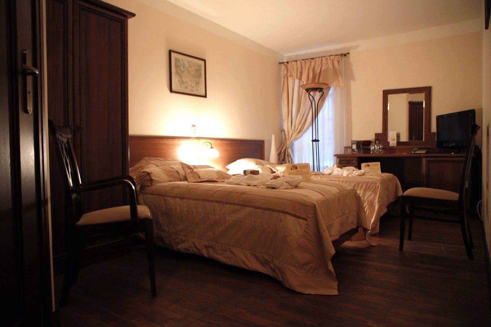 Villa Toscana Warszawa Екстериор снимка