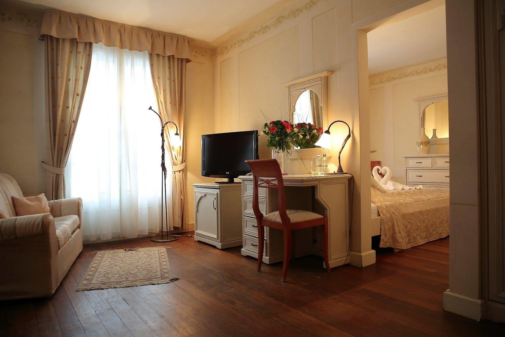 Villa Toscana Warszawa Екстериор снимка